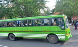 സ്വകാര്യ ബസ്സുടമകളുടെ നികുതി; തീരുമാനം വൈകുന്നു ; ബസുകൾ ഓടിക്കുന്ന കാര്യം പിന്നീട് തീരുമാനിക്കുമെന്ന് ഉടമകൾ 