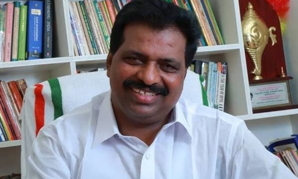 താന് ദളിതനായതുകൊണ്ടാണ് കെപിസിസി അധ്യക്ഷസ്ഥാനത്ത് നിന്ന് പിന്തള്ളിയത്; കോണ്ഗ്രസിനെതിരെ ആഞ്ഞടിച്ച് കൊടിക്കുന്നില് സുരേഷ്