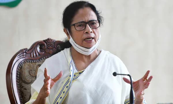 മെയ് മാസം മാത്രം കൂട്ടിയത് എട്ടു തവണ, ജൂണില്‍ ആറു തവണ ; പെട്രോള്‍വില കൂട്ടി കേന്ദ്രം ജനങ്ങളുടെ വരുമാനം കൊള്ളയടിക്കുന്നു