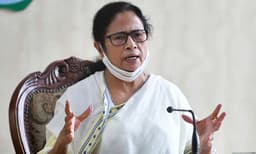 മെയ് മാസം മാത്രം കൂട്ടിയത് എട്ടു തവണ, ജൂണില്‍ ആറു തവണ ; പെട്രോള്‍വില കൂട്ടി കേന്ദ്രം ജനങ്ങളുടെ വരുമാനം കൊള്ളയടിക്കുന്നു