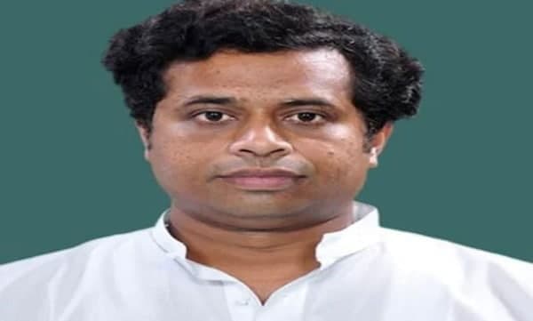 സുവേന്ദു അധികാരിയുമായി തര്‍ക്കം: യുവമോര്‍ച്ച അധ്യക്ഷസ്ഥാനം വലിച്ചെറിഞ്ഞ് സൗമിത്ര ഖാന്‍; മണിക്കൂറുകള്‍ക്കുള്ളില്‍ മനസ്സുമാറി തിരിച്ചെത്തി