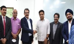 എങ്ങിനെയും കിറ്റെക്‌സിനെ പിടിക്കണം ; തെലുങ്കാന മുമ്പോട്ട് വെച്ചത് സൗജന്യഭൂമിയും സ്റ്റാംപ് ഡ്യൂട്ടിയും ഉള്‍പ്പെടെ അനേകം വാഗ്ദാനങ്ങള്‍