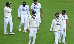 ഋഷഭ് പന്തിന് പുറമെ ഇന്ത്യന്‍ സ്റ്റാഫിനും കോവിഡ് സ്ഥിരീകരിച്ചു: മൂന്ന് അസിസ്റ്റന്റ് കോച്ചുമാര്‍ ഐസോലേഷനില്‍!