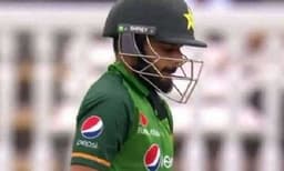 പാക്ക് ജേഴ്‌സിയില്‍ വിരാട് കോഹ്‌ലി :ഇത് എഡിറ്റിങ്ങല്ല, ചിത്രം വ്യാജവുമല്ല പക്ഷെ ഒരു ട്വിസ്റ്റുണ്ട്!