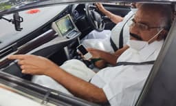 മന്ത്രിക്കെതിരായ പരാതി 'നല്ലനിലയില്‍' അവസാനിപ്പിക്കാന്‍ പോലീസ്‌; കേസെടുക്കാന്‍ തക്ക കുറ്റകൃത്യമില്ലെന്ന അനൗപചാരിക നിയമോപദേശം,  സി.സി. ടിവി ദൃശ്യങ്ങള്‍ ശേഖരിക്കും