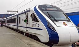 10 വന്ദേഭാരത്‌ ട്രെയിന്‍ സര്‍വീസുകള്‍ ആരംഭിക്കാനൊരുങ്ങി റെയില്‍വേ