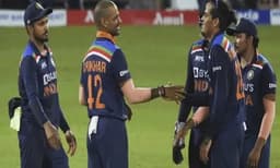 ക്രുണാല്‍ പാണ്ഡ്യയുമായി 'അടുത്ത സമ്പര്‍ക്കം': നായകന്‍ ധവാന്‍ ഉള്‍പ്പെടെ എട്ട് താരങ്ങള്‍ ടീമിന് പുറത്ത്