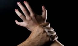 ആശുപത്രിയിൽ അമ്മയ്ക്കു കൂട്ടിരുന്ന മാനസികവെല്ലുവിളി നേരിടുന്ന യുവതിയെ പീഡിപ്പിച്ചു 