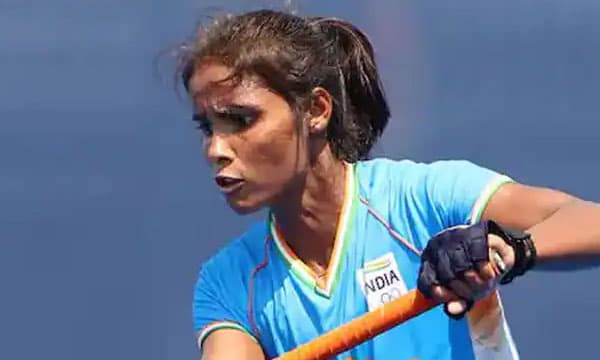 ഇന്ത്യന്‍ ടീമിന്റെ തോല്‍വിയ്ക്ക് കാരണം കൂടുതല്‍ ദളിത് കളിക്കാര്‍ ഉള്ളതിനാല്‍; ഒളിമ്പിക്സില്‍ ആദ്യമായി ഹാട്രിക് നേടിയ താരത്തിന് ജാത്യാക്ഷേപം