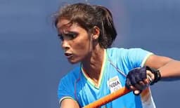 ഇന്ത്യന്‍ ടീമിന്റെ തോല്‍വിയ്ക്ക് കാരണം കൂടുതല്‍ ദളിത് കളിക്കാര്‍ ഉള്ളതിനാല്‍; ഒളിമ്പിക്സില്‍ ആദ്യമായി ഹാട്രിക് നേടിയ താരത്തിന് ജാത്യാക്ഷേപം