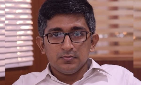 വാളയാര്‍ പെണ്‍കുട്ടിയുടെ അമ്മയ്‌ക്കെതിരെ ഫേസ്ബുക്ക് പോസ്റ്റ്; ഹരീഷ് വാസുദേവനെതിരെ കേസെടുക്കാന്‍ കോടതി നിര്‍ദേശം