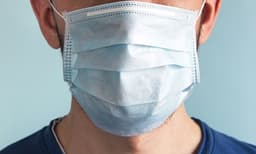 മാസ്‌ക് ധരിക്കാന്‍ വിസമ്മതിച്ചു; ട്രെയിന്‍ യാത്രക്കാരനെ മാനസീകാരോഗ്യകേന്ദ്രത്തിലേക്ക് മാറ്റി