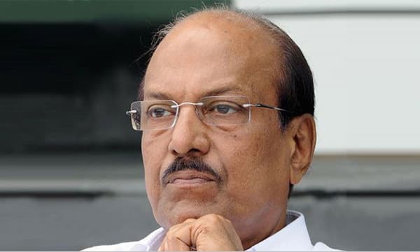 അങ്കംകുറിച്ച്‌ എതിരാളികള്‍,  അടിപതറി കുഞ്ഞാലിക്കുട്ടി; പാണക്കാട്‌ കുടുംബത്തിന്റെ പിന്തുണയുമില്ല, മുസ്ലിം ലീഗിലെ  ശാക്‌തിക ചേരിയില്‍ മാറ്റം ?
നാലു പതിറ്റാണ്ടത്തെ അപ്രമാദിത്വം തകരുന്നു