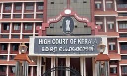 'മദ്യം വാങ്ങാനെത്തുന്നവര്‍ കന്നുകാലികളല്ല'; മദ്യവില്‍പ്പനശാലകളിലും പുതുക്കിയ കോവിഡ് മാനദണ്ഡം നിര്‍ബന്ധമാക്കണമെന്ന് ഹൈക്കോടതി
