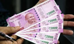 സര്‍ക്കാര്‍ ജീവനക്കാര്‍ക്ക് ബോണസും ഉത്സവബത്തയും ഉണ്ടാകും: സാധിക്കുന്നവര്‍ ഈ തുക ദുരിതാശ്വാസ നിധിയിലേക്ക് നല്‍കണമെന്ന് ധനമന്ത്രി