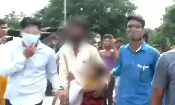 യുപിയില്‍ മുസ്‌ളീം യുവാവിന് മര്‍ദ്ദിച്ചു 'ജയ് ശ്രീറാം' വിളിപ്പിച്ചുകൊണ്ട് തെരുവിലൂടെ നടത്തി; പിതാവിനെ വിടാന്‍ നിലവിളിച്ചു യാചിച്ച് കൊച്ചു മകള്‍​