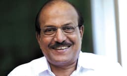 പി.കെ. നവാസിനെതിരെ  നല്‍കിയ പരാതി 24 പിന്‍വലിക്കണമെന്ന പി.കെ. കുഞ്ഞാലിക്കുട്ടി; നിര്‍ദേശം ഹരിത നേതാക്കള്‍ തള്ളി. 