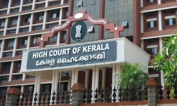 അച്ഛന്റെ പേരുചേർക്കാൻ കോളമില്ലാത്ത ജനന രജിസ്ട്രേഷൻ ഫോം വേണം ; ഹൈക്കോടതി നിർദേശം 