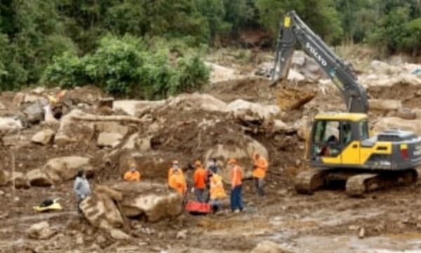 പെട്ടിമുടി ദുരന്തത്തിൽ മരിച്ചെന്നുകാട്ടി ഇൻഷുറൻസ് തുക തട്ടാൻ ബന്ധുവിന്റെ ശ്രമം