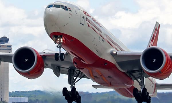 ഓണം സീസണില്‍ മലയാളികളെ ഊറ്റാന്‍ വിമാനക്കമ്പനികള്‍; ടിക്കറ്റ് നിരക്കില്‍ മൂന്നിരട്ടി വര്‍ദ്ധന