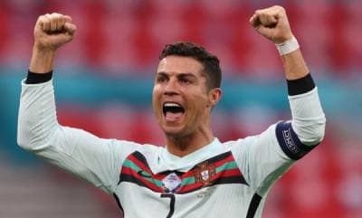 Man Utd website crashes as Cristiano Ronaldo transfer breaks the internet 