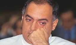 ബിജെപി ചരിത്രം തിരുത്തി​യെഴുതിക്കോ ; പക്ഷേ അതെഴുതാന്‍ ഉപയോഗിക്കുന്ന കംപ്യൂട്ടറും മൊബൈലും നല്‍കിയത് രാജീവാണെന്ന് ഓര്‍ക്കണം