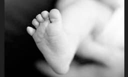 മകളുടെ ജീവൻ കാക്കാൻ സ്വന്തം ജീവൻ പണയം വെച്ച് പേരമകൾക്ക്​​ ജന്മം നൽകി 53കാരി 