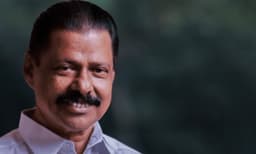 ഹോട്ടലുകളില്‍ ഇരുന്ന് കഴിക്കാന്‍ തുടങ്ങിയാല്‍ മാത്രമെ ബാറുകളില്‍ മദ്യം വിളമ്പുന്ന കാര്യം ആലോചിക്കു; മന്ത്രി എംവി ഗോവിന്ദന്‍