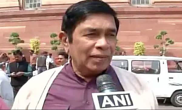 കോണ്‍ഗ്രസ് നേതാവ് ഓസ്‌കാര്‍ ഫെര്‍ണാണ്ടസ് അന്തരിച്ചു