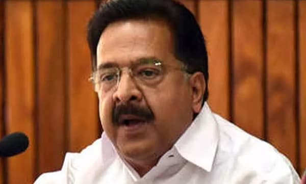 ഭൂരിപക്ഷമുണ്ടായിട്ടും ചെന്നിത്തലയെ മാറ്റിയതില്‍ പ്രത്യേക അജണ്ട; വെളിപ്പെടുത്തലുമായി അനില്‍കുമാര്‍