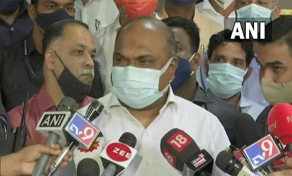 കള്ളപ്പണ ഇടപാട്: മഹാരാഷ്ട്ര മന്ത്രി അനില്‍ പരബ് ഇ.ഡി ഓഫീസില്‍; ശിവസേന എം.പിയുടെ സുഹൃത്ത് അറസ്റ്റില്‍ 