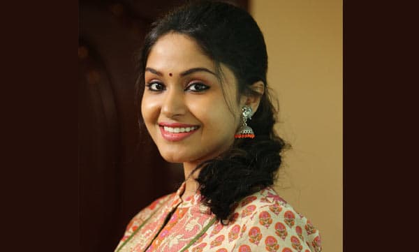 പാതിമുഖം കൊണ്ട് പ്രത്യക്ഷപ്പെട്ട സണ്ണിയുടെ ആ 'അതിഥി' ഈ നടിയാണ്..