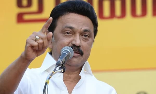 പൊലീസ് സ്റ്റേഷനില്‍ മിന്നല്‍ പരിശോധന; വേറിട്ട നീക്കവുമായി സ്റ്റാലിന്‍