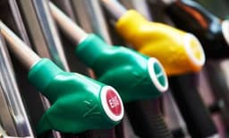 പെട്രോളിനു വില 2.30 രൂപയുടെ കുറവ്; ഇന്ധനം നിറയ്ക്കാന്‍ തമിഴ്‌നാട് അതിര്‍ത്തിയിലേയ്ക്ക് ഓടേണ്ടതുണ്ടോ?