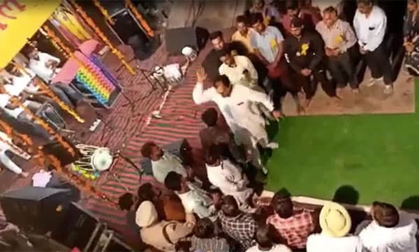 
ഞങ്ങള്‍ക്കു വേണ്ടി എന്താണ് ചെയ്തത്; ചോദ്യം ചെയ്ത വോട്ടറുടെ മുഖമടച്ച് തല്ലിയ പഞ്ചാബിലെ കോണ്‍ഗ്രസ് എം.എല്‍എ വിവാദത്തില്‍
