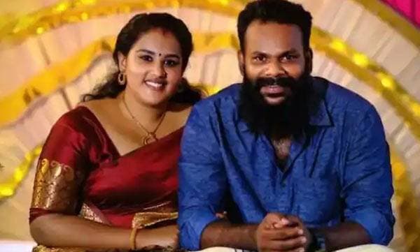 കുഞ്ഞിന്റെ ദത്തെടുക്കല്‍ നടപടികള്‍ നിര്‍ത്തിവച്ചു; സന്തോഷമെന്ന് അനുപമ