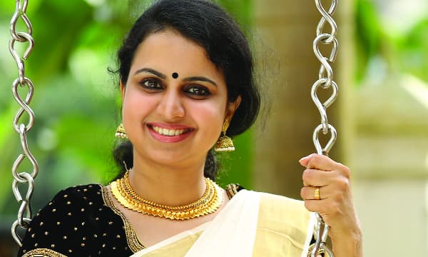 കുഞ്ഞുമലരായ് വിരിയും കവിതപോല്‍