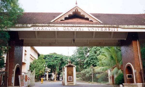 എം ജി സര്‍വകലാശാലയിലെ ഗവേഷണ വിദ്യാര്‍ഥിനി ദീപ മോഹനന്റെ സമരം അവസാനിപ്പിച്ചു