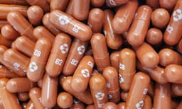 കോവിഡില്‍ നിന്ന് മുക്തി നേടാന്‍ മോള്‍നുപിരാവിര്‍ ഗുളികകള്‍; അനുമതി ഉടനെ ലഭിച്ചേക്കും


