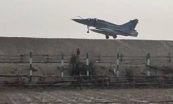 Sukhoi-30, Mirage 2000 Land On UP Highway To Be Inaugurated By PM