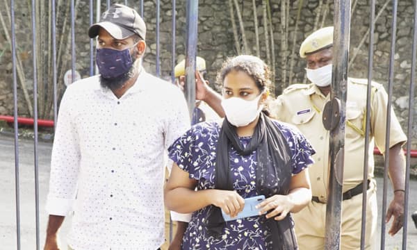 ദത്ത്‌ വിവാദം: ഡി.എന്‍.എ. പരിശോധനയ്‌ക്ക് സാമ്പിളുകള്‍ ശേഖരിച്ചു, സുതാര്യത ഉറപ്പാക്കാന്‍ വീഡിയോ ചി​‍ത്രീകരണം;   എല്ലാ കണ്ണുകളും പരിശോധനാ ഫലത്തിലേയ്ക്ക്