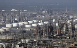 എണ്ണവിലയ്ക്ക് തടയിടണം, തന്ത്രപ്രധാന നീക്കവുമായി ഇന്ത്യ