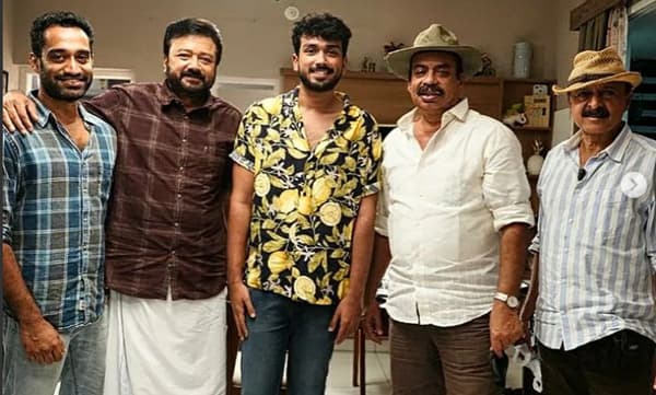Kalidas Jayaram visits sathyan anthikad- jayaram movie location (Image Source: Instagram)