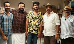 കൊച്ചു ​വലിയ സന്തോഷങ്ങള്‍- സത്യന്‍ അന്തിക്കാടിന്റെ സെറ്റില്‍ ജയറാമിനെ കാണാനെത്തിയ കാളിദാസ് 