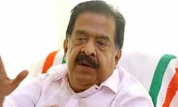 ഗവര്‍ണറുടെ കത്ത് ഗൗരവതരം: ഉന്നത വിദ്യാഭ്യാസ മന്ത്രി രാജിവയ്ക്കണം; കണ്ണൂര്‍ വി.സിക്ക് തുടരാന്‍ യോഗ്യതയില്ല; ചെന്നിത്തല 