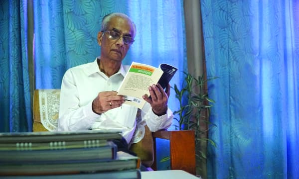 ഐ.എ.എസുകാരന്റെ കവിത എന്ന് പറഞ്ഞ് തള്ളുന്നത് പൊള്ളത്തരം; കെ. ജയകുമാര്‍