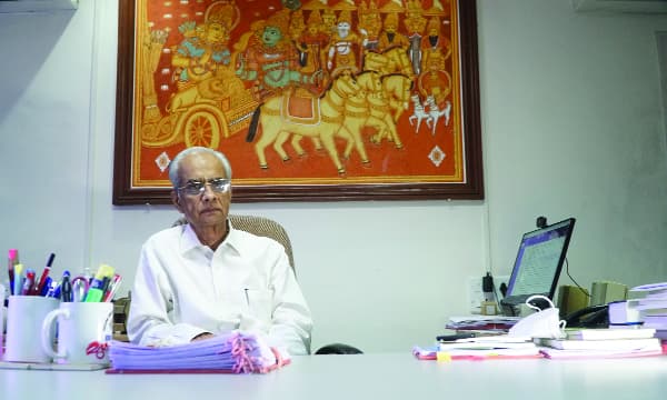 ഐ.എ.എസുകാരന്റെ കവിത എന്ന് പറഞ്ഞ് തള്ളുന്നത് പൊള്ളത്തരം; കെ. ജയകുമാര്‍