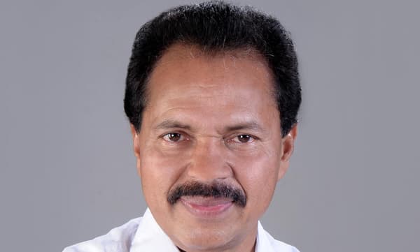 പി.ടി.യെ ഒരിക്കല്‍  ജീവിത്തിലേയ്ക്കു മടക്കിയെത്തിച്ച  ആ 'ദൈവത്തിന്റെ കൈ'