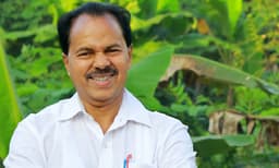 'ചന്ദ്രകളഭം ചാര്‍ത്തിയുറങ്ങും' കേള്‍ക്കണം; പൊതു ശ്മശാനത്തില്‍ ദഹിപ്പിക്കണം, മൃതദേഹത്തില്‍ റീത്തുവെയ്ക്കരുത്