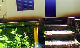 കല്ലിടാന്‍ വരട്ടെ, കെ റെയിലിന്‌ ഹൈക്കോടതി വിലക്ക്‌; പദ്ധതിക്കായി വ്യക്‌തികളുടെ ഭൂമിയില്‍ സര്‍വേ കല്ലുകള്‍ സ്‌ഥാപിക്കുന്നതു കോടതി തടഞ്ഞു, സര്‍വേ നടപടികള്‍ തുടരാം